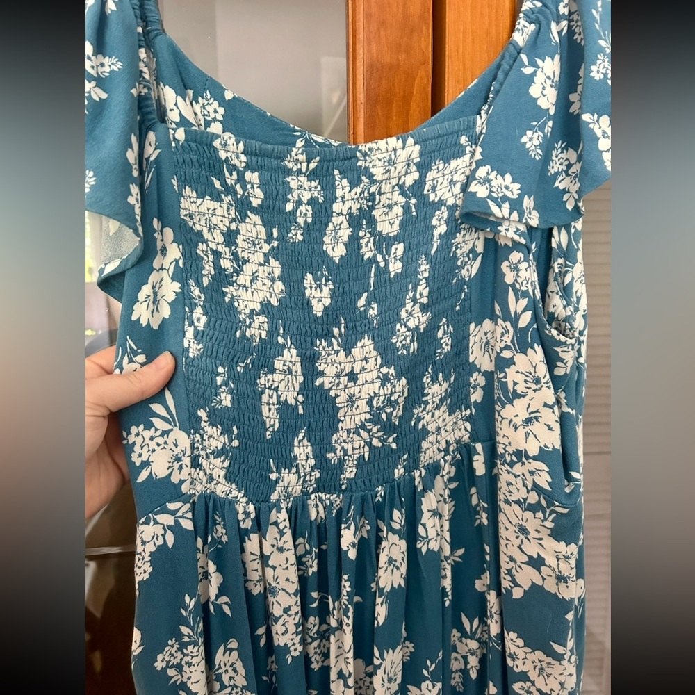 Old Navy Blue and White Floral Maxi Dress - Picture 3 of 5
